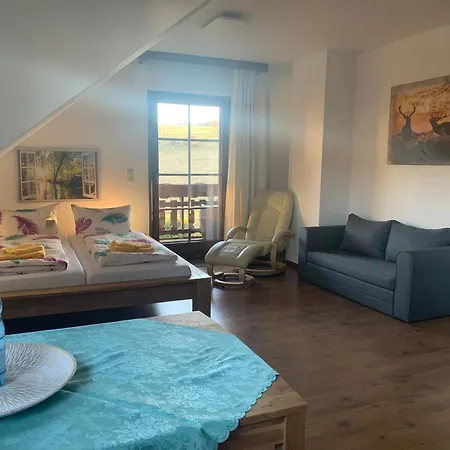 Mit Grossem Balkon Und Blick In Den Taunus * Oberems
