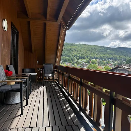 Mit Grossem Balkon Und Blick In Den Taunus * Oberems